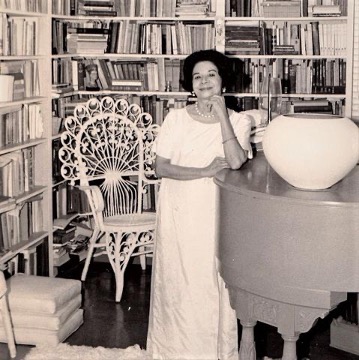 Imagen de la licenciada Nilita Vientós Gastón en su hogar rodeada de sus libros. Foto suministrada Imagen de la licenciada Nilita Vientós Gastón en su hogar rodeada de sus libros. Foto suministrada