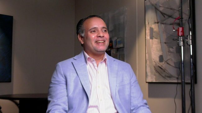 El doctor Luis Aponte Bermúdez, catedrático del Departamento de Ingeniería Civil y Agrimensura del Recinto Universitario de Mayagüez (RUM), ha liderado investigaciones fundamentales sobre los efectos de este fenómeno atmosférico en edificios críticos, como hospitales y refugios. Fotocaptura Prensa RUM El doctor Luis Aponte Bermúdez, catedrático del Departamento de Ingeniería Civil y Agrimensura del Recinto Universitario de Mayagüez (RUM), ha liderado investigaciones fundamentales sobre los efectos de este fenómeno atmosférico en edificios críticos, como hospitales y refugios. Fotocaptura Prensa RUM