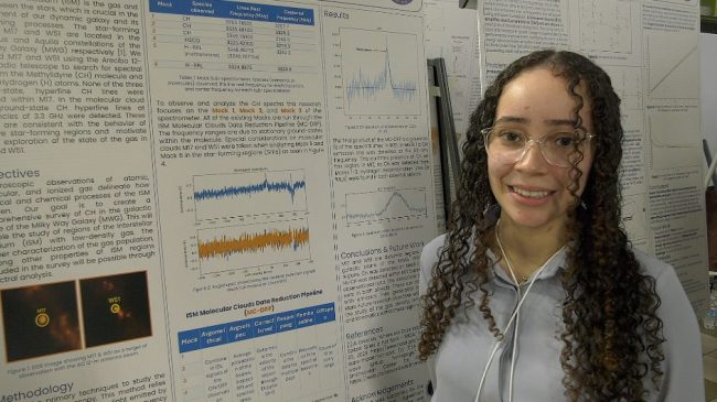 Entre los participantes que mostraron sus investigaciones estuvo Arianna Rodríguez Ortiz, en su quinto año del Departamento de Física. Fotocaptura Prensa RUM