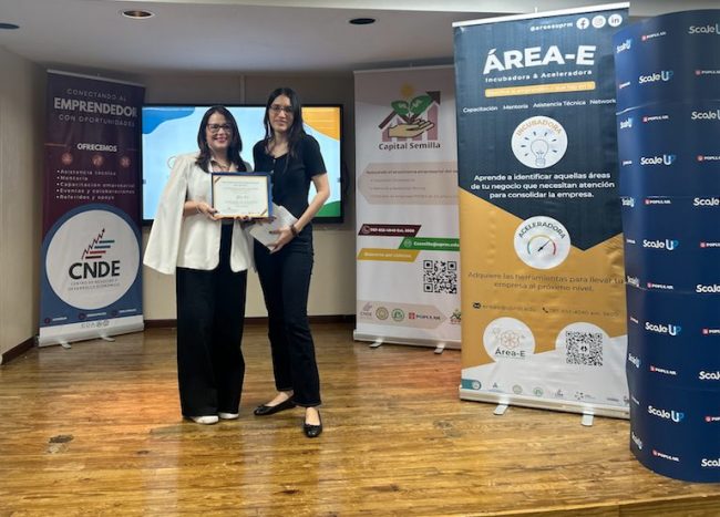 El proyecto Área Emprendedora (ÁREA-E), adscrito al Centro de Negocios y Desarrollo Económico en el Colegio de Administración de Empresas (ADEM) del Recinto Universitario de Mayagüez (RUM) de la Universidad de Puerto Rico (UPR), celebró con éxito la graduación de su quinto cohorte de empresarios. Suministrada El proyecto Área Emprendedora (ÁREA-E), adscrito al Centro de Negocios y Desarrollo Económico en el Colegio de Administración de Empresas (ADEM) del Recinto Universitario de Mayagüez (RUM) de la Universidad de Puerto Rico (UPR), celebró con éxito la graduación de su quinto cohorte de empresarios. Suministrada
