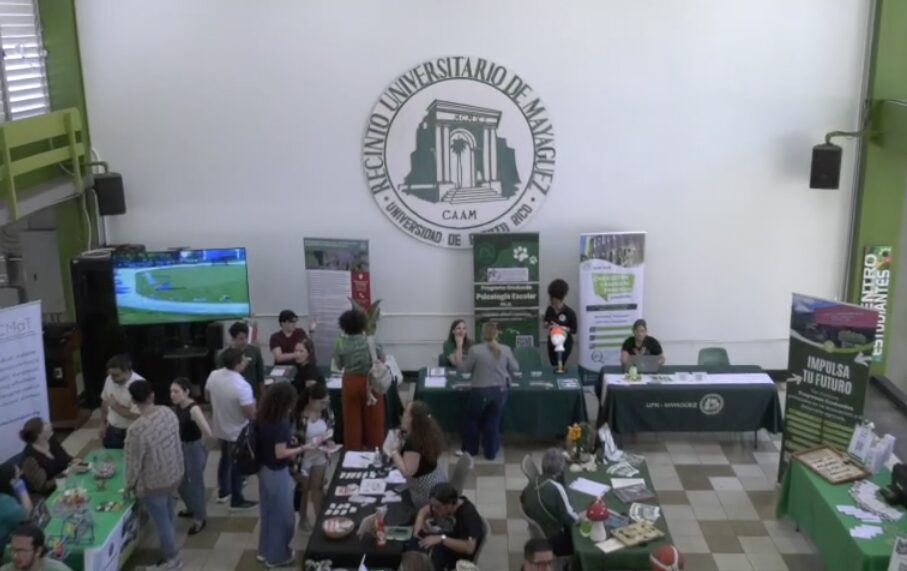 La Feria de Estudios Graduados se celebró en el Centro de Estudiantes. Fotocaptura Alexander Machado Martínez/Prensa RUM