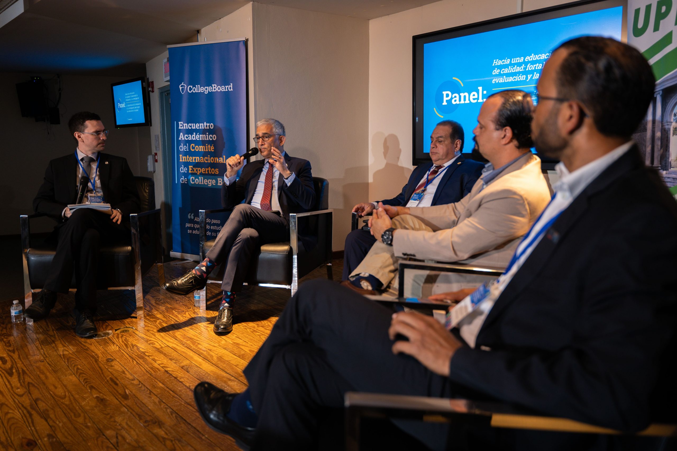 El rector Agustín Rullán Toro participó en el panel titulado Hacia una educación de calidad: fortaleciendo la evaluación y la investigación, en el que, entre otros aspectos, reflexionó sobre la reciente designación del RUM como institución de investigación R2. Suministr