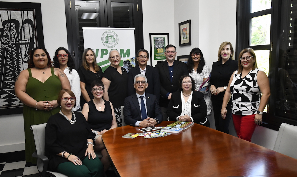 Foto del colectivo que logró la millonaria subvención que otorgó la Fundación Mellon al RUM. Foto Carlos Díaz/Prensa RUM