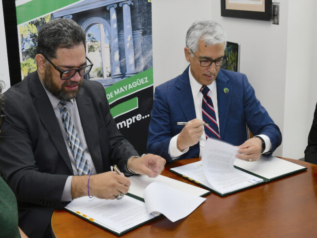 El Recinto Universitario de Mayagüez firmó un acuerdo de colaboración con la Pontificia Universidad Católica de Puerto Rico. Foto Carlos Díaz/Prensa RUM El Recinto Universitario de Mayagüez firmó un acuerdo de colaboración con la Pontificia Universidad Católica de Puerto Rico. Foto Carlos Díaz/Prensa RUM