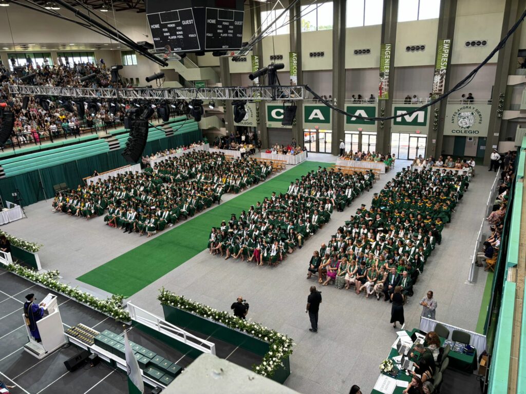 El Recinto Universitario de Mayagüez (RUM) de la Universidad de Puerto Rico (UPR), celebró su centésima duodécima colación de grados, en la que un total de 1,720 estudiantes se gradúan en tres ceremonias de bachillerato, maestría y doctorado del Colegio de Mayagüez. Foto Adrián Díaz-Piferrer Acevedo