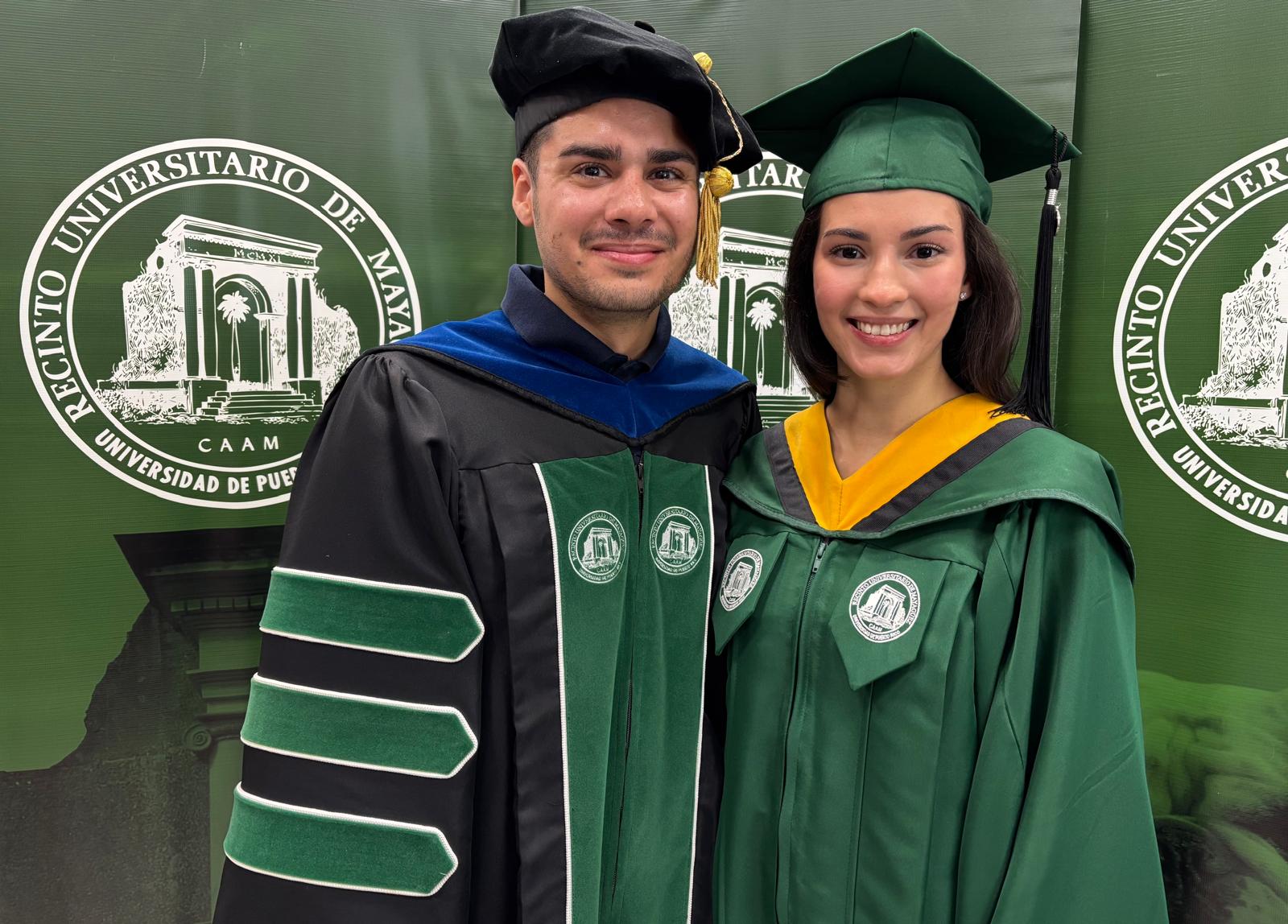 La colegial Anaís Hernández Escobar obtuvo una maestría en Biología, mientras Christian J. Lagares concluyó un doctorado en Ingeniería Mecánica. Foto José Jiménez Orfila/Prensa RUM