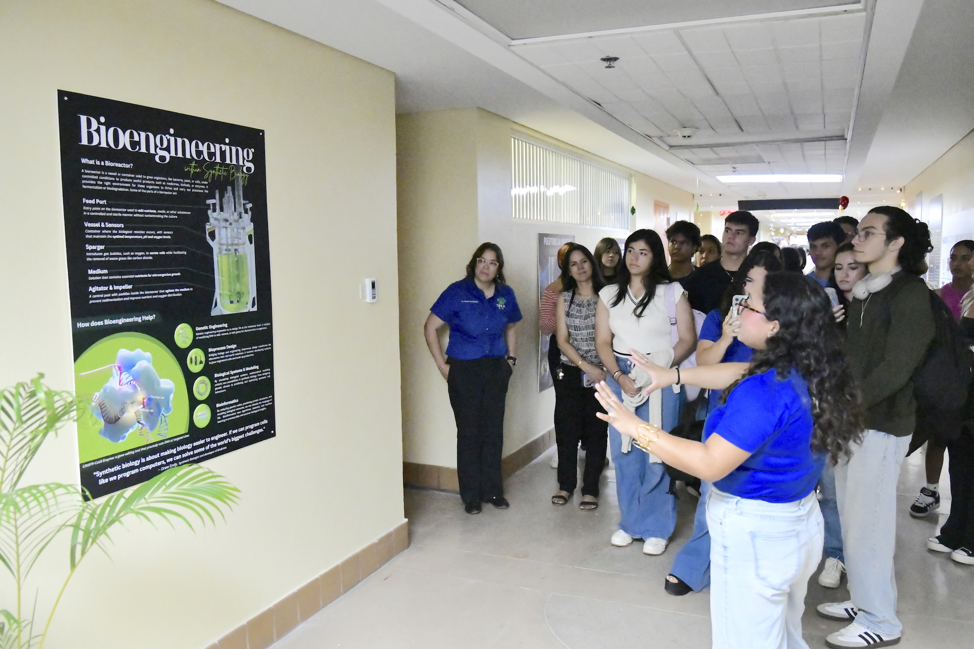 El Programa de Microbiología Industrial celebró sus cuarenta años de fundación, al mismo tiempo que inauguró un Corredor didáctico. Foto Carlos Díaz/Prensa RUM
