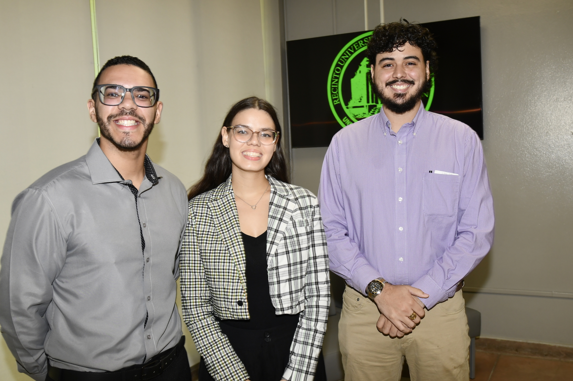 El grupo Spark, compuesto por Gabriel Lozada, Mariana Pérez Méndez y César Delgado, presentó una plataforma para digitalizar el Plan Estratégico del RUM. Foto Carlos Díaz/Prensa RUM