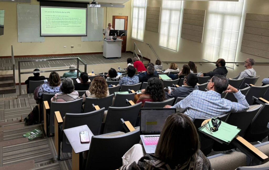 El doctor Raúl E. Macchiavelli, decano de la Facultad de Ciencias Agrícolas, lideró el Conversatorio sobre gobernanza y la Ley de la Universidad de Puerto Rico. Suministrada