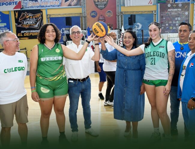 La visita a RD inició con la celebración de un torneo amistoso de baloncesto 3×3, en el que participaron equipos femeninos y masculinos de varias universidades dominicanas. Foto cortesía de UTECO La visita a RD inició con la celebración de un torneo amistoso de baloncesto 3x3, en el que participaron equipos femeninos y masculinos de varias universidades dominicanas. Foto cortesía de UTECO