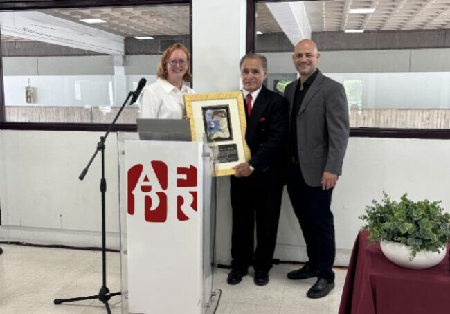 La Asociación de Economistas de Puerto Rico rindió homenaje al doctor José I. Alameda Lozada, catedrático jubilado del Departamento de Economía del Recinto Universitario de Mayagüez (RUM), durante su reunión anual celebrada este mes en la Universidad del Sagrado Corazón, en San Juan. Suministrada La Asociación de Economistas de Puerto Rico rindió homenaje al doctor José I. Alameda Lozada, catedrático jubilado del Departamento de Economía del Recinto Universitario de Mayagüez (RUM), durante su reunión anual celebrada este mes en la Universidad del Sagrado Corazón, en San Juan. Suministrada