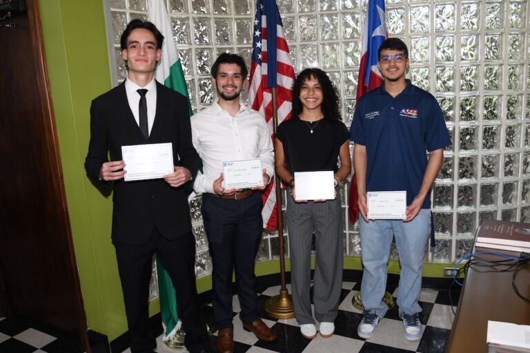 Desde la izquierda, Dixon Matos, Víctor M. Morales,Sujeymarí Pérez y Andrés E. Isla Verges. Foto Carlos Díaz/Prensa RUM