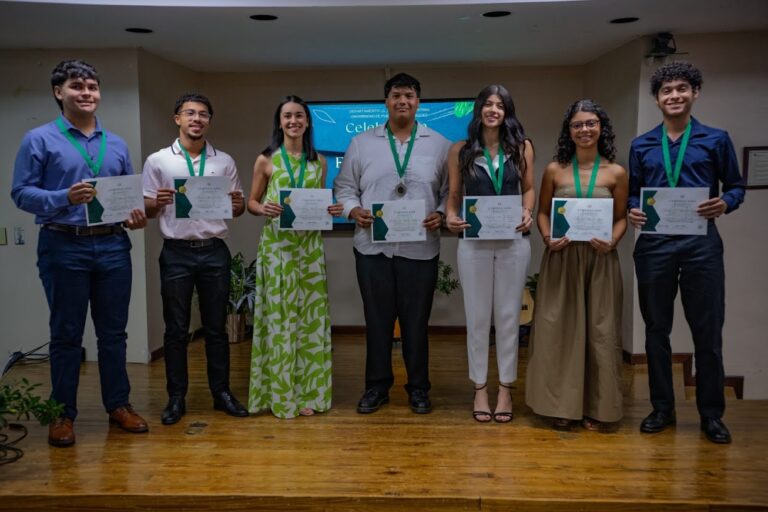 El Departamento de Ingeniería Industrial distinguió 114 estudiantes por sus aportaciones al RUM en diversas áreas, entre ellas la música, el deporte y el rendimiento académico. Foto Ángel L. Matos El Departamento de Ingeniería Industrial distinguió 114 estudiantes por sus aportaciones al RUM en diversas áreas, entre ellas la música, el deporte y el rendimiento académico. Foto Ángel L. Matos