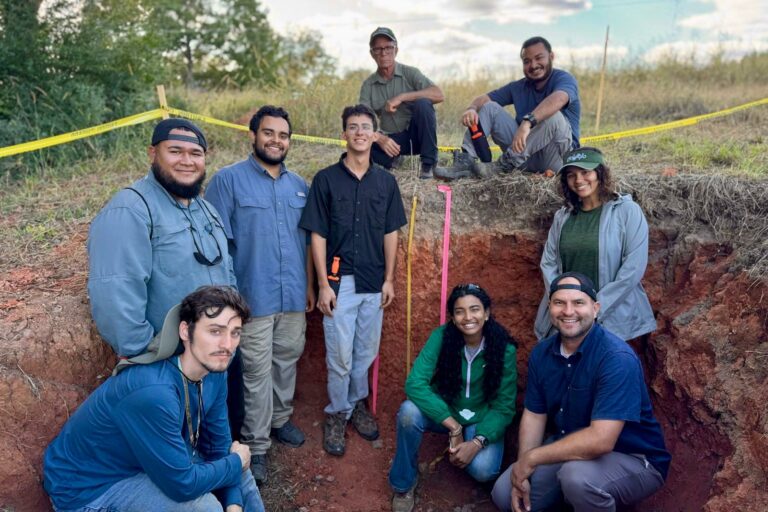 Siete estudiantes del Colegio de Ciencias Agrícolas del Recinto Universitario de Mayagüez (RUM) participaron en el Southeast Regional Collegiate Soils Contest, celebrado en Carolina del Norte, donde compitieron con más de 110 estudiantes de 11 universidades de la región. Suministrada Siete estudiantes del Colegio de Ciencias Agrícolas del Recinto Universitario de Mayagüez (RUM) participaron en el Southeast Regional Collegiate Soils Contest, celebrado en Carolina del Norte, donde compitieron con más de 110 estudiantes de 11 universidades de la región. Suministrada