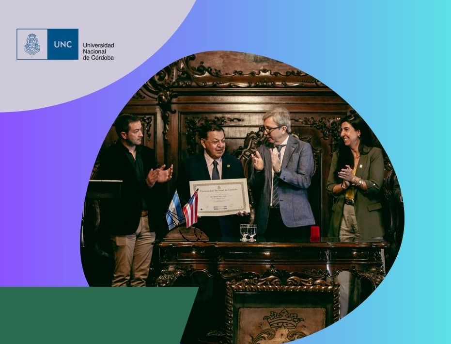 El doctor Luis Edgardo Suárez Colche, catedrático del Departamento de Ingeniería Civil y Agrimensura y coordinador del área de Ingeniería Estructural del Recinto Universitario de Mayagüez (RUM) de la Universidad de Puerto Rico (UPR), recibió el más alto reconocimiento académico de su alma mater, la Universidad Nacional de Córdoba (UNC) en Argentina, al ser investido con el grado de doctor honoris causa por su destacada labor en la ingeniería estructural y la formación de profesionales.