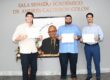 Desde la izquierda, Esteban D. Román Santos, del Departamento de Ingeniería Eléctrica (INEL); César Rosado Millán, del Departamento de Ingeniería Mecánica; y José Emilio Colón Montes, también de INEL. Foto Carlos Díaz/Prensa RUM