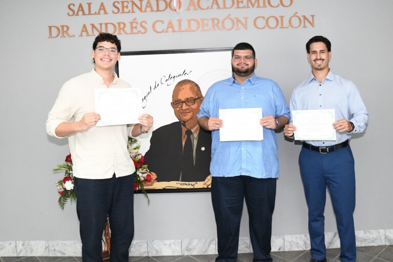Desde la izquierda, Esteban D. Román Santos, del Departamento de Ingeniería Eléctrica (INEL); César Rosado Millán, del Departamento de Ingeniería Mecánica; y José Emilio Colón Montes, también de INEL. Foto Carlos Díaz/Prensa RUM