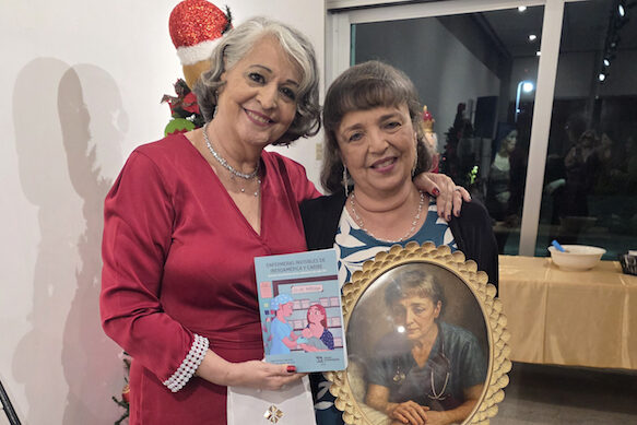 Desde la izquierda: las doctoras Abigail Matos Pagán y Sandra Zapata Casiano, durante la ceremonia de reconocimiento que se celebró en la Casa y Museo Pilar Defilló de la Sultana del Oeste.