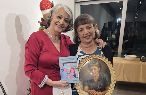 Desde la izquierda: las doctoras Abigail Matos Pagán y Sandra Zapata Casiano, durante la ceremonia de reconocimiento que se celebró en la Casa y Museo Pilar Defilló de la Sultana del Oeste.