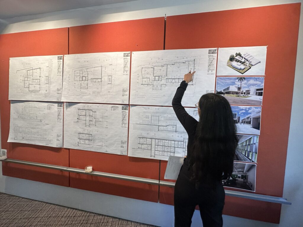 El Recinto Universitario de Mayagüez (RUM) avanzó otro paso significativo en el desarrollo del Instituto Aeroespacial de Investigación, conocido como AIR, con una visita de trabajo a las oficinas de la firma de arquitectos MARVEL en San Juan. Suministrada