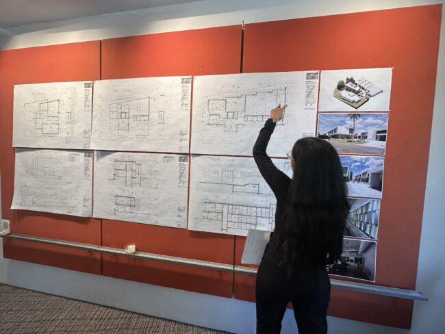 El Recinto Universitario de Mayagüez (RUM) avanzó otro paso significativo en el desarrollo del Instituto Aeroespacial de Investigación, conocido como AIR, con una visita de trabajo a las oficinas de la firma de arquitectos MARVEL en San Juan. Suministrada