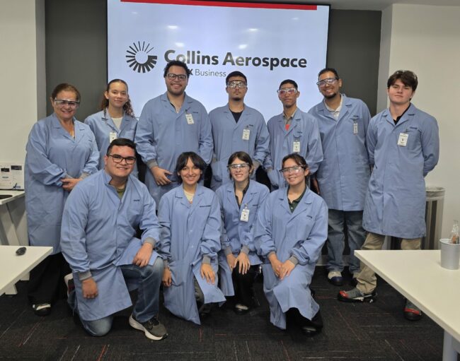 Un grupo de estudiantes de primer año del Colegio de Ingeniería del Recinto Universitario de Mayagüez (RUM) participó recientemente en una visita educativa a la compañía Collins Aerospace, en Santa Isabel. Suministrada Un grupo de estudiantes de primer año del Colegio de Ingeniería del Recinto Universitario de Mayagüez (RUM) participó recientemente en una visita educativa a la compañía Collins Aerospace, en Santa Isabel. Suministrada