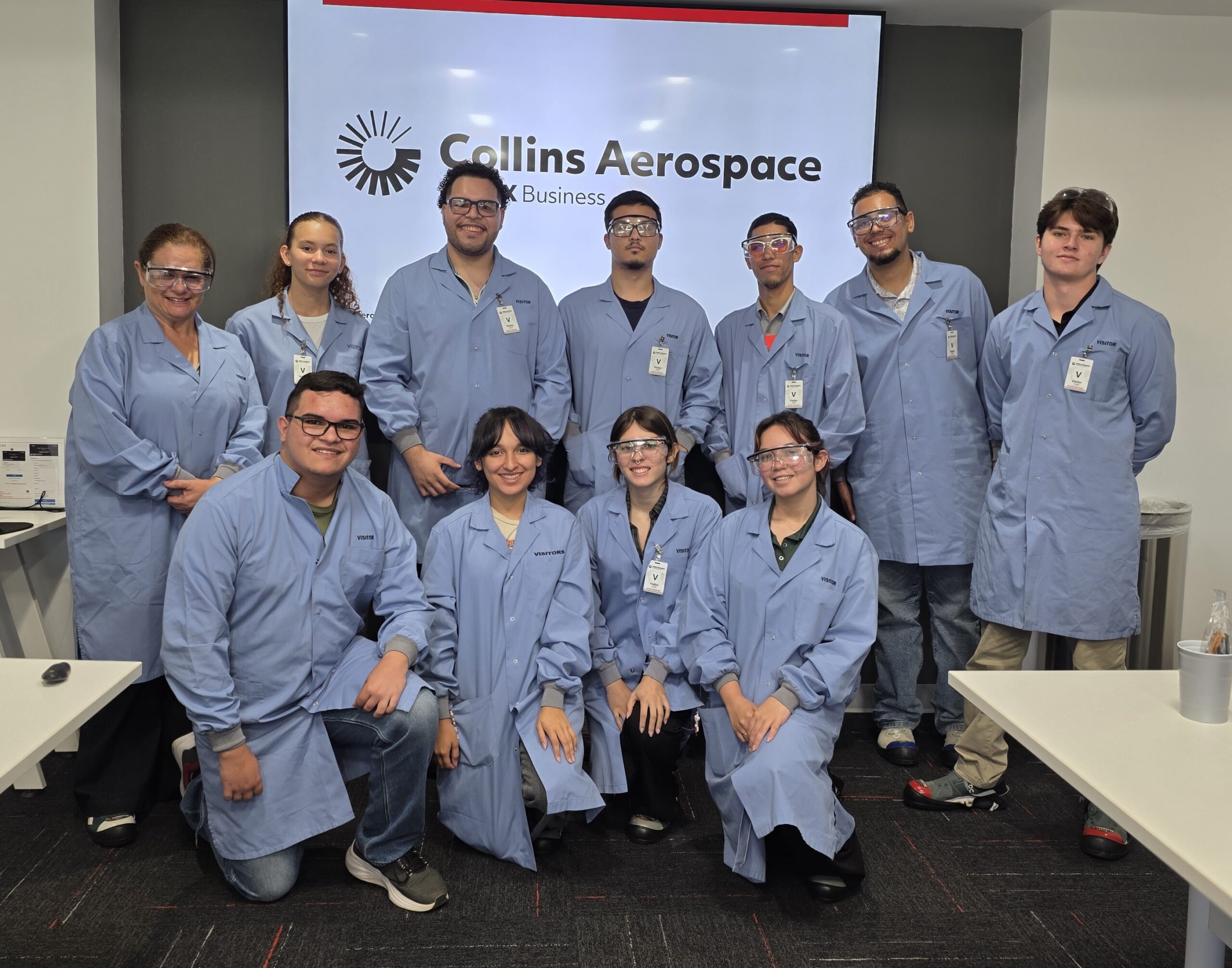 Un grupo de estudiantes de primer año del Colegio de Ingeniería del Recinto Universitario de Mayagüez (RUM) participó recientemente en una visita educativa a la compañía Collins Aerospace, en Santa Isabel. Suministrada Un grupo de estudiantes de primer año del Colegio de Ingeniería del Recinto Universitario de Mayagüez (RUM) participó recientemente en una visita educativa a la compañía Collins Aerospace, en Santa Isabel. Suministrada