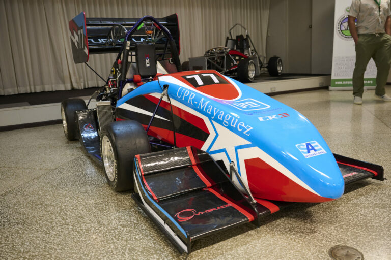 La develación del automóvil marcó un hito para el equipo. (Foto suministrada)