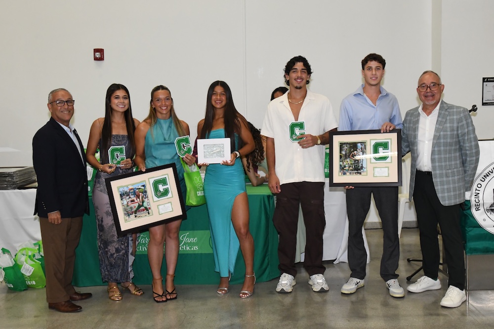 El Recinto Universitario de Mayagüez (RUM) celebró los logros deportivos y académicos de sus atletas durante la ceremonia de la Letra Insignia 2025-2026. Foto Carlos Díaz/Prensa RUM