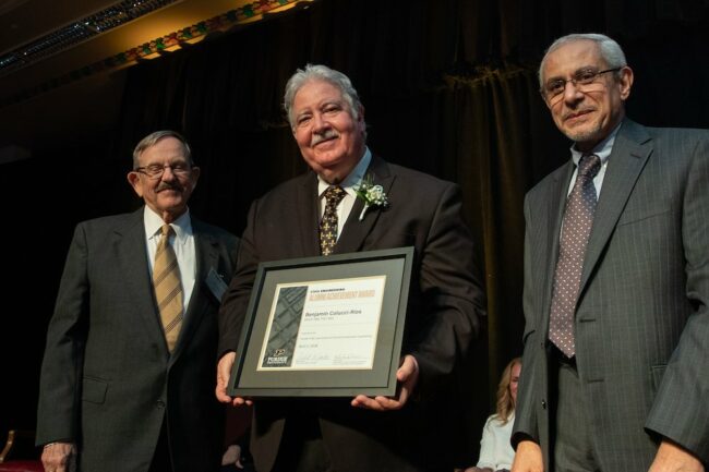 El doctor Benjamín Colucci Ríos, catedrático del Departamento de Ingeniería Civil y Agrimensura del Recinto Universitario de Mayagüez (RUM) de la Universidad de Puerto Rico (UPR), fue reconocido con el Civil Engineering Alumni Achievement Award 2025-2026, una de las distinciones más prestigiosas que otorga la Escuela de Ingeniería Civil de la Universidad de Purdue a sus egresados más distinguidos. Suministrada El doctor Benjamín Colucci Ríos, catedrático del Departamento de Ingeniería Civil y Agrimensura del Recinto Universitario de Mayagüez (RUM) de la Universidad de Puerto Rico (UPR), fue reconocido con el Civil Engineering Alumni Achievement Award 2025-2026, una de las distinciones más prestigiosas que otorga la Escuela de Ingeniería Civil de la Universidad de Purdue a sus egresados más distinguidos. Suministrada