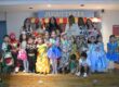 El Centro de Desarrollo Preescolar del Recinto Universitario de Mayagüez (RUM) celebró la graduación y promoción de 18 niños y niñas en una colorida ceremonia ambientada como una juguetería, en la que los pequeños, caracterizados como sus personajes favoritos, demostraron sus talentos artísticos y recibieron diplomas y medallas como reconocimiento a esta importante etapa de su formación académica. Foto Carlos Díaz/Prensa RUM