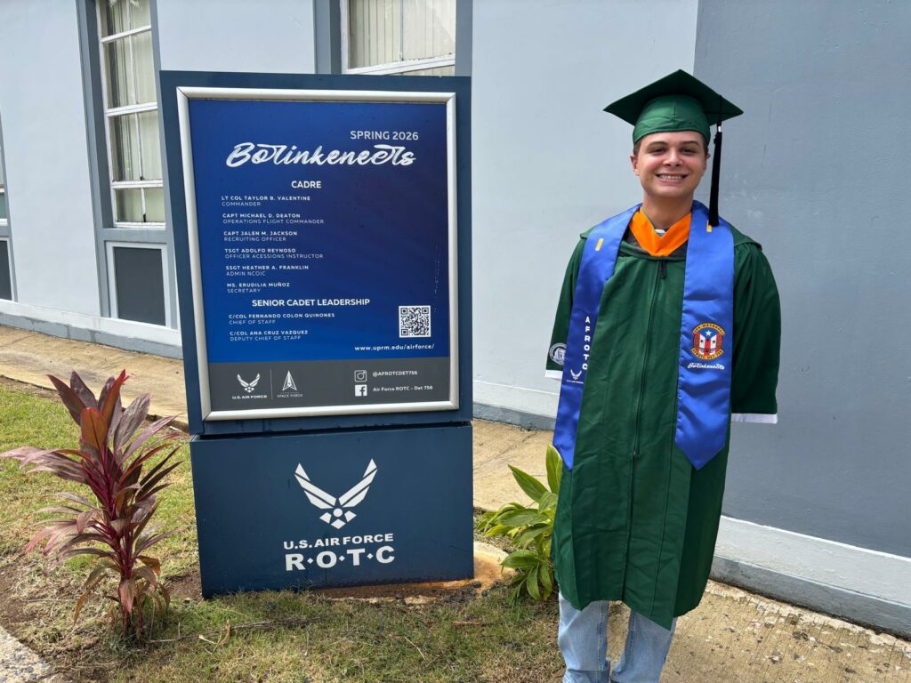 Fabián A. Pérez Muñoz, se graduó Cum Laude del Departamento de Ciencias e Ingeniería de Software, quien completa su bachillerato con una secuencia curricular en Literatura Francesa. Foto José Jiménez/Prensa RUM