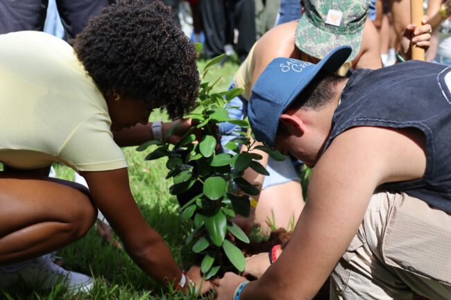El evento de la siembra del árbol es uno emblemático que se realiza junto a los estudiantes de nuevo ingreso. Foto suministrada El evento de la siembra del árbol es uno emblemático que se realiza junto a los estudiantes de nuevo ingreso. Foto suministrada
