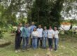 El proyecto es dirigido por el doctor Gustavo A. Martínez Rodríguez, investigador de la Estación Experimental Agrícola (EEA) en Río Piedras, adscrita el Colegio de Ciencias Agrícolas del RUM, junto con la doctora Liz M. Díaz Vázquez, catedrática del Departamento de Química del Recinto de Río Piedras. Asimismo, cuenta con la colaboración del doctor Luis C. Bermúdez Morales y de Mildred Rivera Isaac, analista senior del Materials Characterization Center, quienes aportan experiencia especializada en análisis instrumental, caracterización química y aseguramiento de calidad. Suministrada
