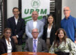 La investigadora principal del proyecto subvencionado por $10 millones por la NSF, la doctora Vidya Manian, primera a la izquierda, sentada; junto al rector interino del RUM, doctor Miguel A. Muñoz; la decana interina de Ingeniería, profa. Mercedes S. Ferrer; directores y catedráticos de la facultad. Unos sentados y otros de pie en la Oficina del Rector.