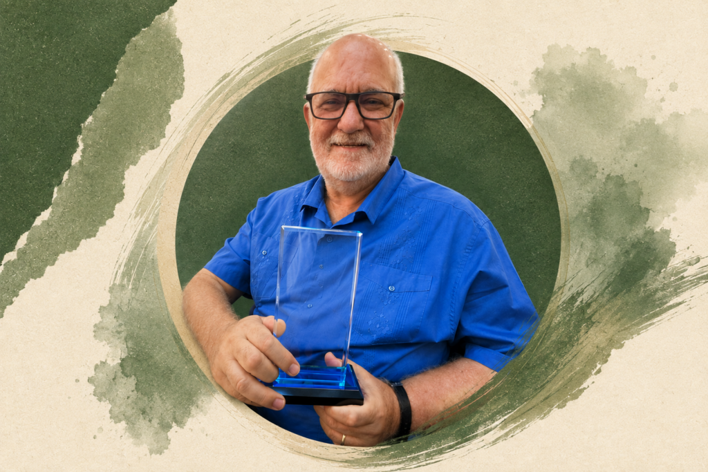 El doctor Raúl E. Macchiavelli, catedrático del Departamento de Ciencias Agroambientales del Colegio de Ciencias Agrícolas del Recinto Universitario de Mayagüez (RUM), recibió el reconocimiento de Honorary Life Member de la International Biometric Society (IBS), la distinción más alta que concede esa organización científica internacional a profesionales cuyas aportaciones han tenido un impacto significativo y duradero en el desarrollo de la disciplina.