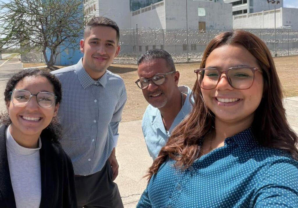 Un grupo de estudiantes del Departamento de Ciencias Sociales (CISO) del Recinto Universitario de Mayagüez (RUM) inició, por primera vez, un internado de práctica en el Departamento de Corrección y Rehabilitación de Puerto Rico. La experiencia es parte de un acuerdo colaborativo que suscribieron ambas entidades y que amplía las oportunidades de investigación aplicada, internados y experiencias de práctica profesional para el estudiantado del mencionado Departamento.