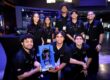 El equipo estudiantil NOVA UPRM, adscrito al Colegio de Ingeniería del Recinto Universitario de Mayagüez (RUM), obtuvo una subvención de $50 mil tras alcanzar el primer lugar y el premio People's Choice Award en una prestigiosa competencia de la Administración Nacional de Aeronáutica y el Espacio (NASA). Suministrada