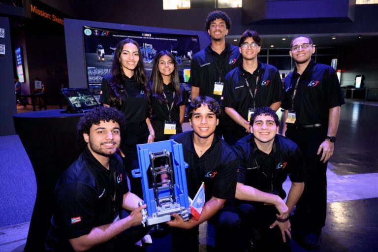 El equipo estudiantil NOVA UPRM, adscrito al Colegio de Ingeniería del Recinto Universitario de Mayagüez (RUM), obtuvo una subvención de $50 mil tras alcanzar el primer lugar y el premio People's Choice Award en una prestigiosa competencia de la Administración Nacional de Aeronáutica y el Espacio (NASA). Suministrada