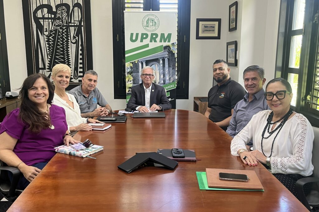 El encuentro reunió a representantes de ambas entidades, quienes dialogaron sobre mecanismos para facilitar una mayor participación de los estudiantes de CROEM en experiencias universitarias tempranas, proyectos de investigación y programas académicos del RUM. Prensa RUM