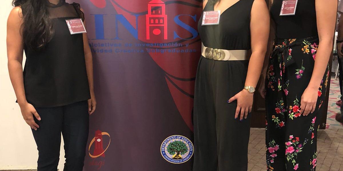 Estudiantes Angelica Diaz, Osciris Vargas y Laiana Lugo representando al grupo de investigacion en la Universidad de PR – Recinto de Rio Piedras